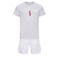 Koszulka piłkarska Dania Joakim Maehle #5 Strój wyjazdowy dla dzieci MŚ 2022 tanio Krótki Rękaw (+ Krótkie spodenki)